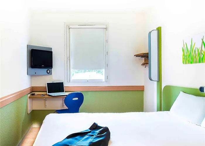 Отель Ibis Budget Иссуар