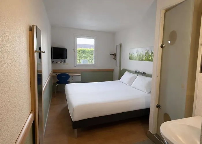 Отель Ibis Budget 2*