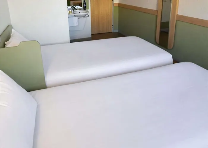 Ibis Budget Отель Иссуар